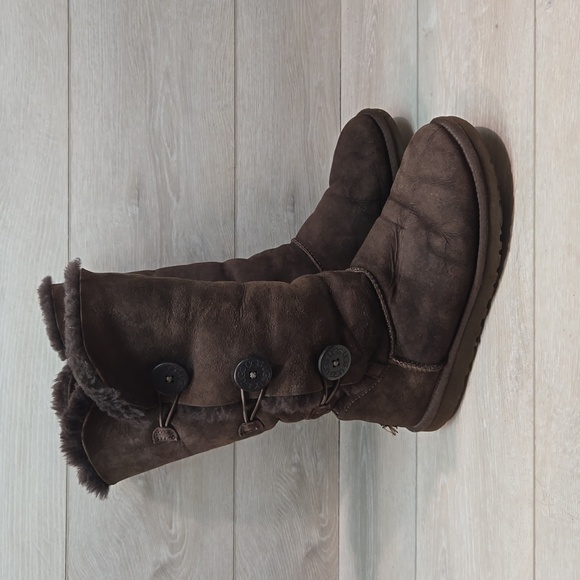 Ugg Australia Women Tall 1873 Leather Triple button Insulated boots shoes 10 - Picture 1 of 15